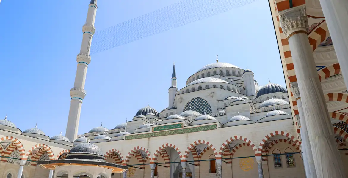 biggest mosque in Istanbul,